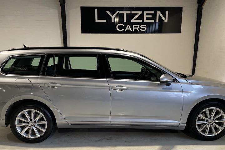 Sølv VW Passat fra 2020
