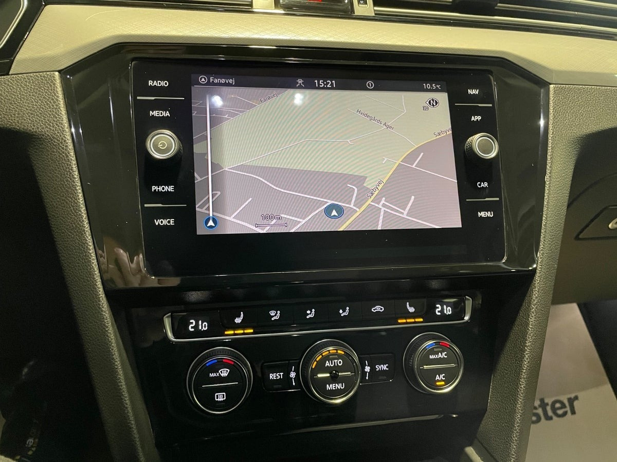 Sølv VW Passat fra 2020