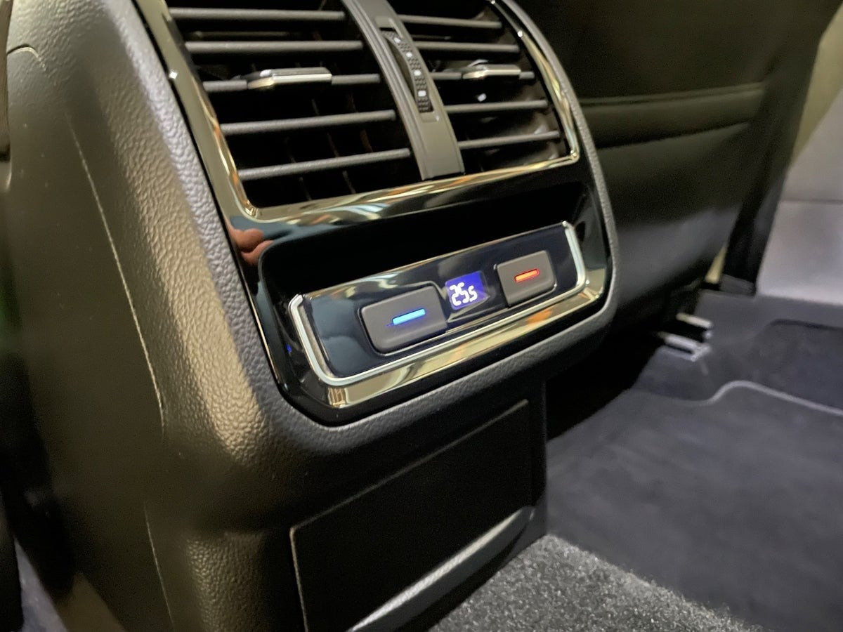 Sølv VW Passat fra 2020