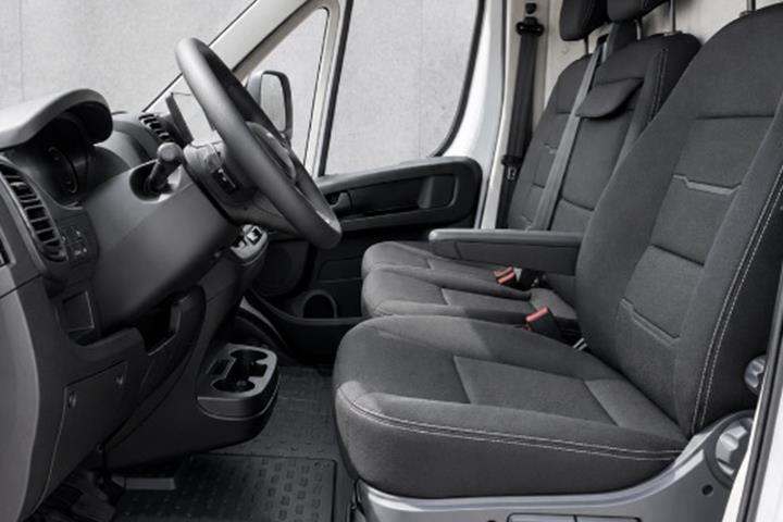 Hvid Iveco eSuperJolly fra 2026