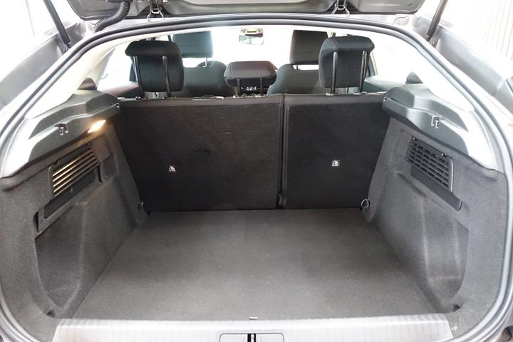 Grå Citroën C4 fra 2023