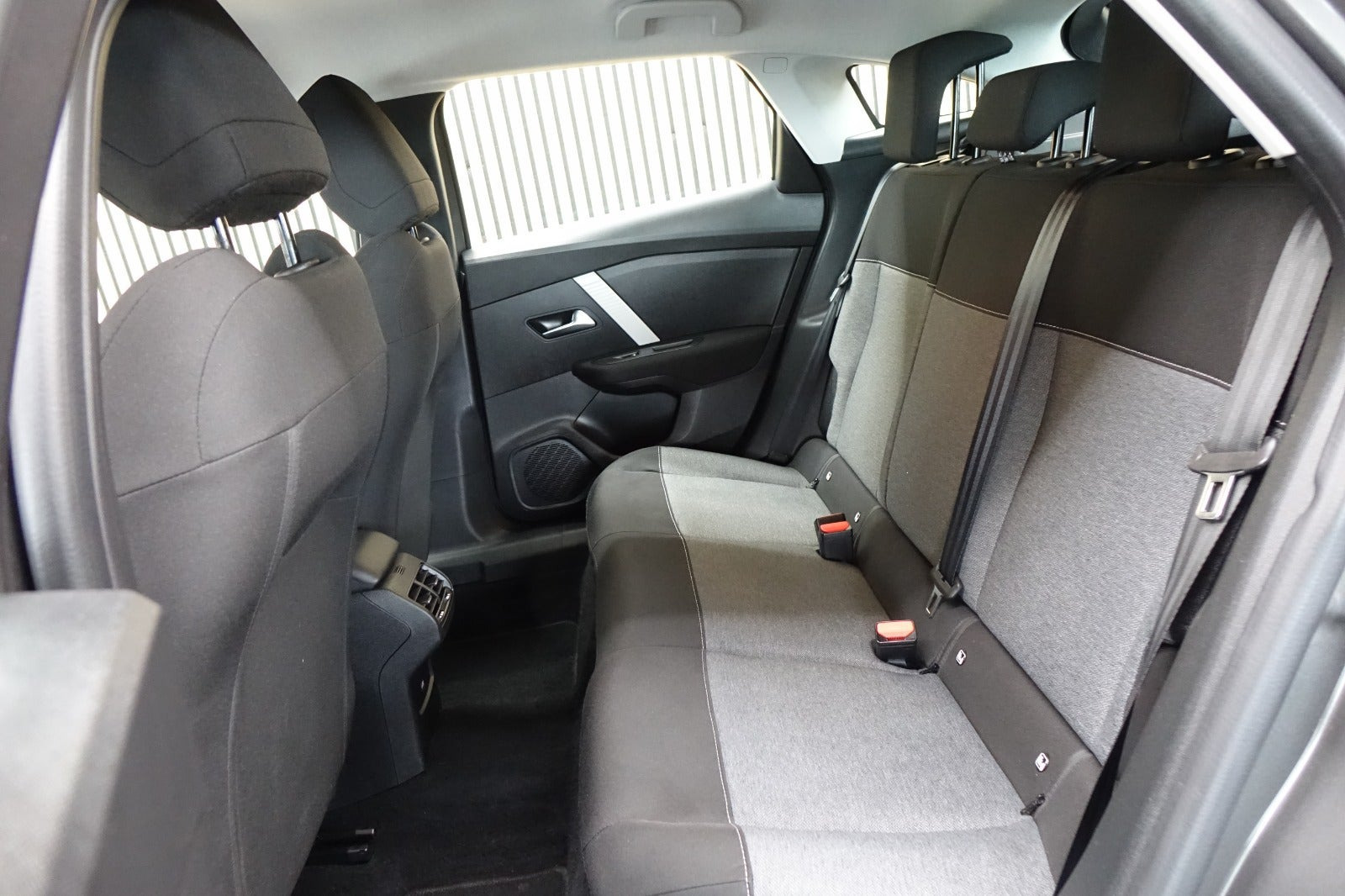 Grå Citroën C4 fra 2023