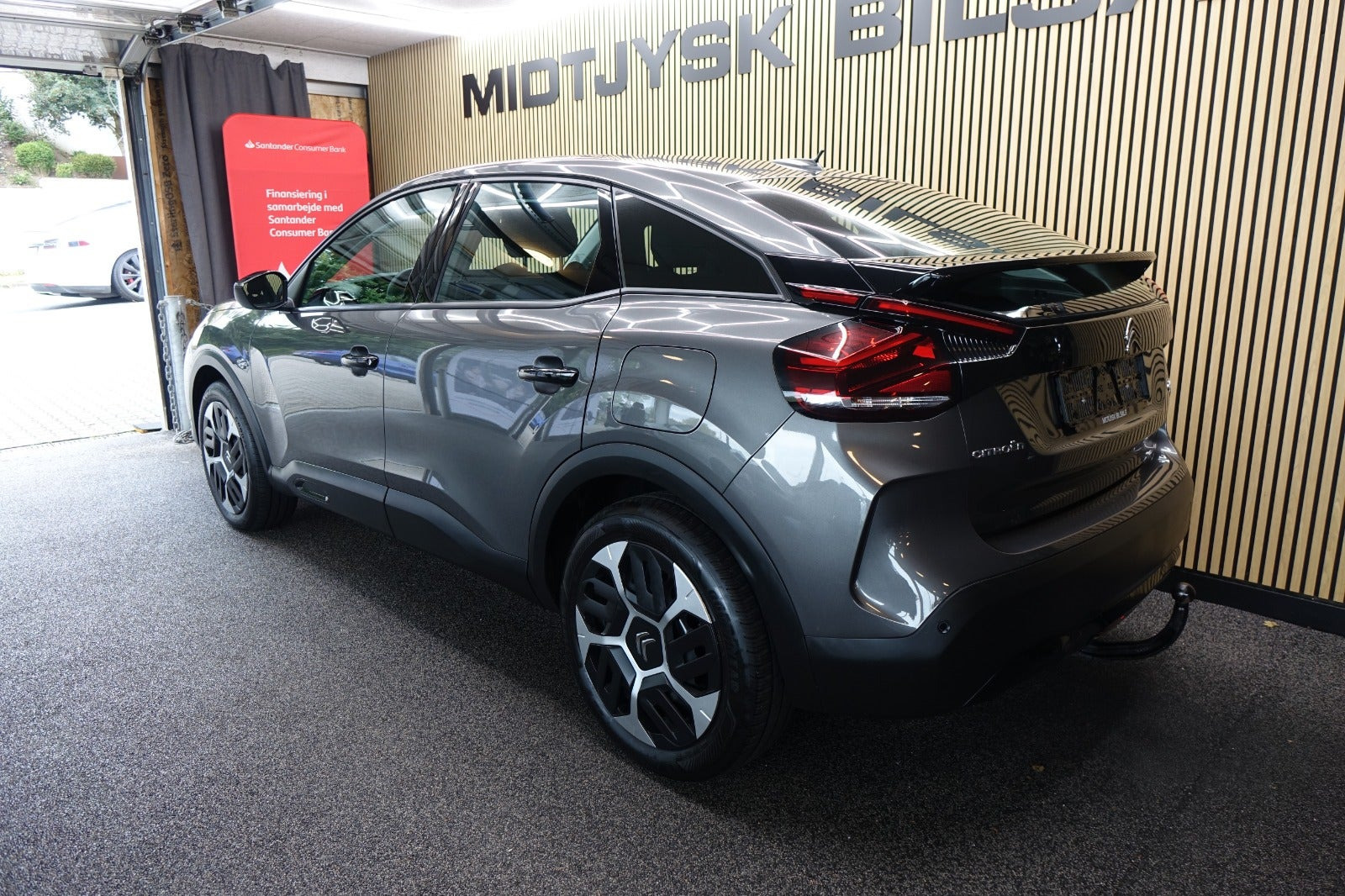 Grå Citroën C4 fra 2023
