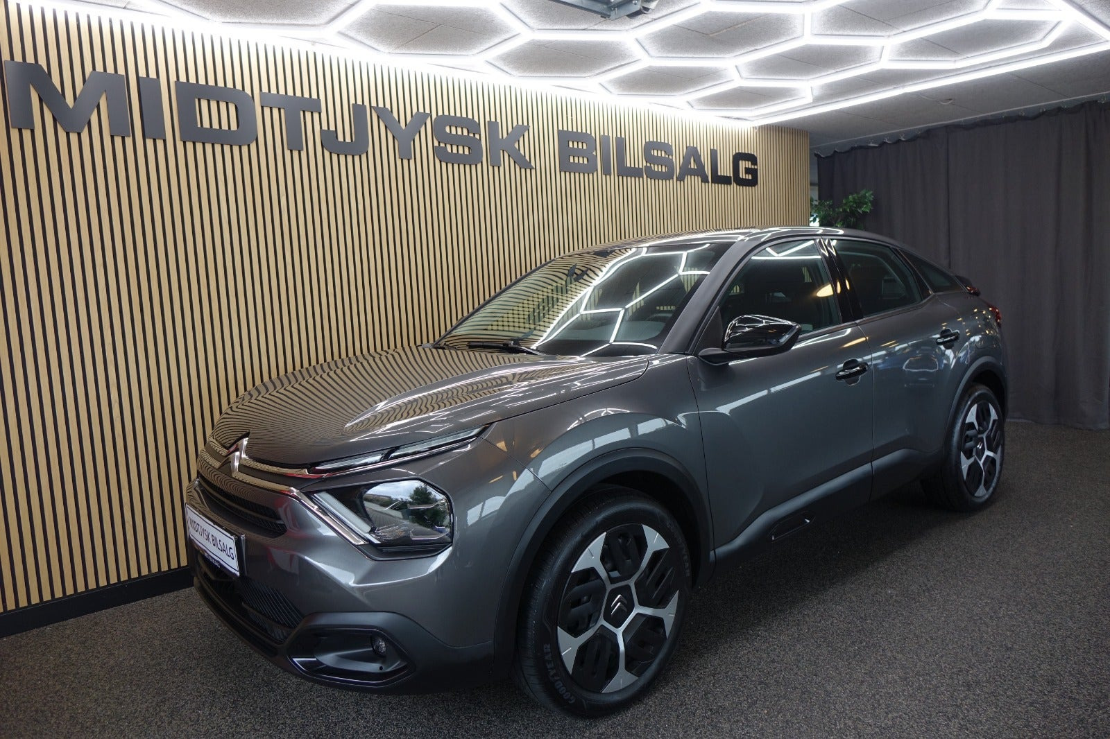 Grå Citroën C4 fra 2023