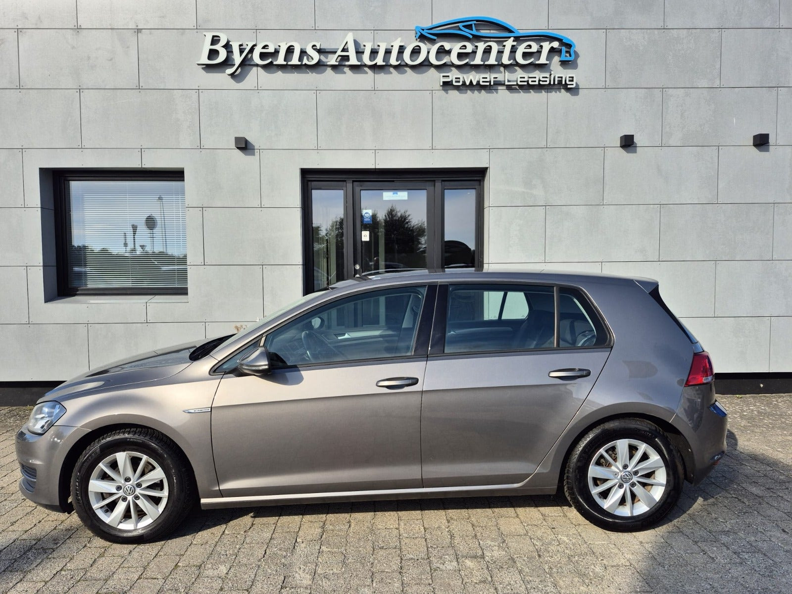 Sort VW Golf VII fra 2016