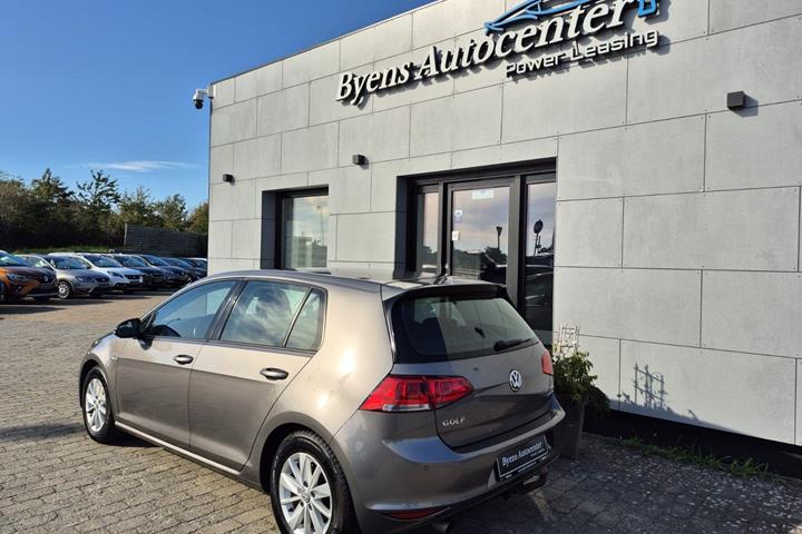 Sort VW Golf VII fra 2016