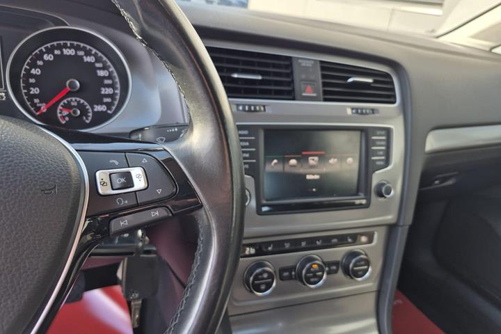 Sort VW Golf VII fra 2016