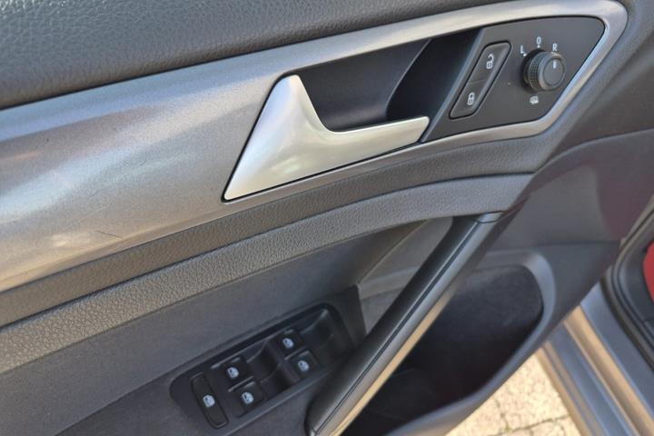 Sort VW Golf VII fra 2016