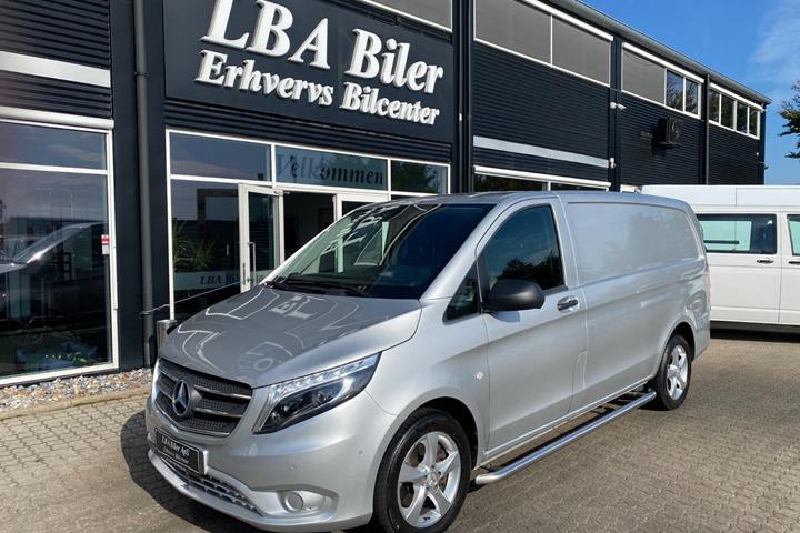 Sølv Mercedes Vito 119 fra 2020