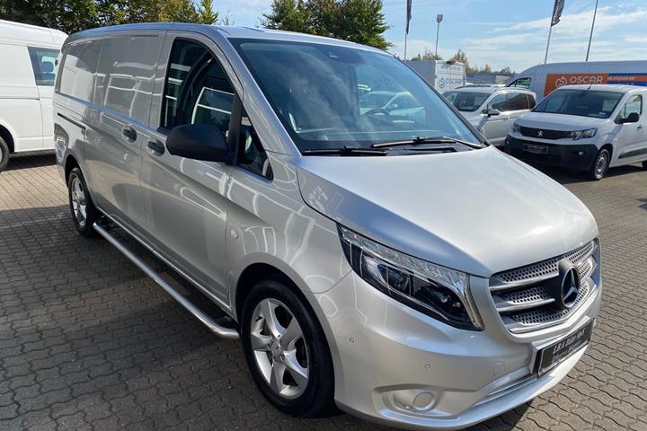 Sølv Mercedes Vito 119 fra 2020