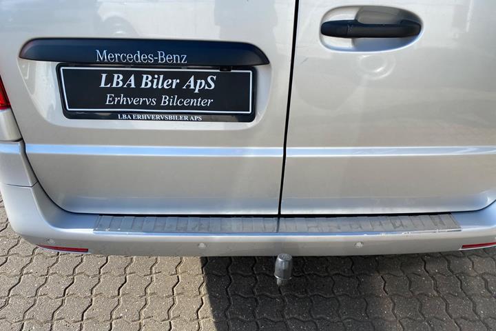 Sølv Mercedes Vito 119 fra 2020