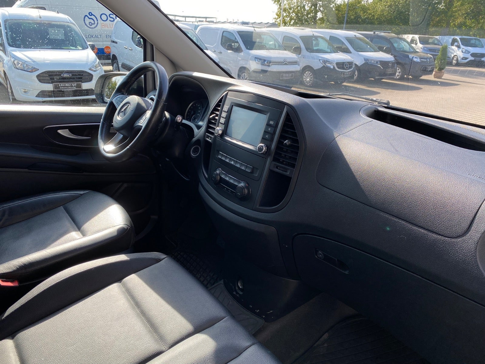 Sølv Mercedes Vito 119 fra 2020