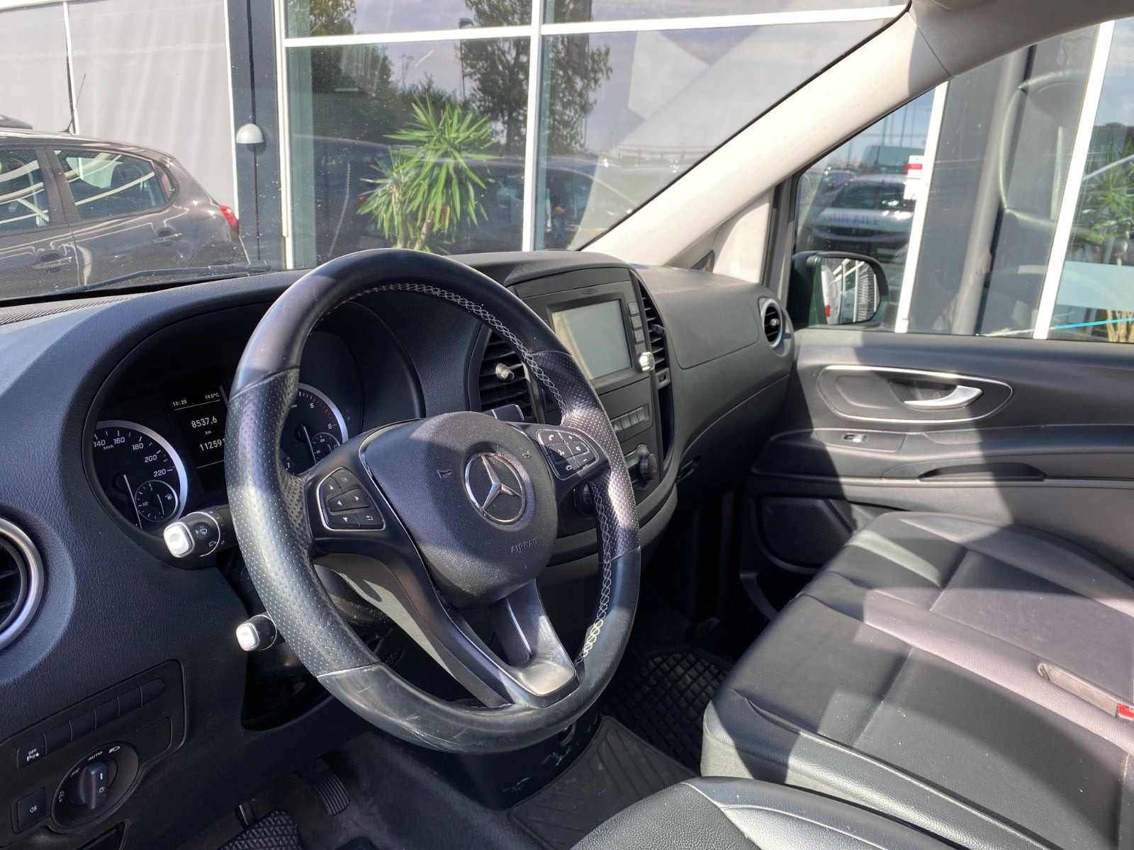 Sølv Mercedes Vito 119 fra 2020
