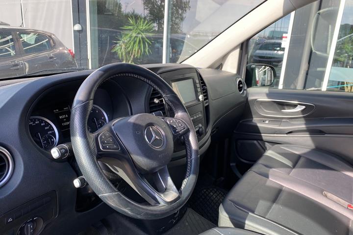 Sølv Mercedes Vito 119 fra 2020