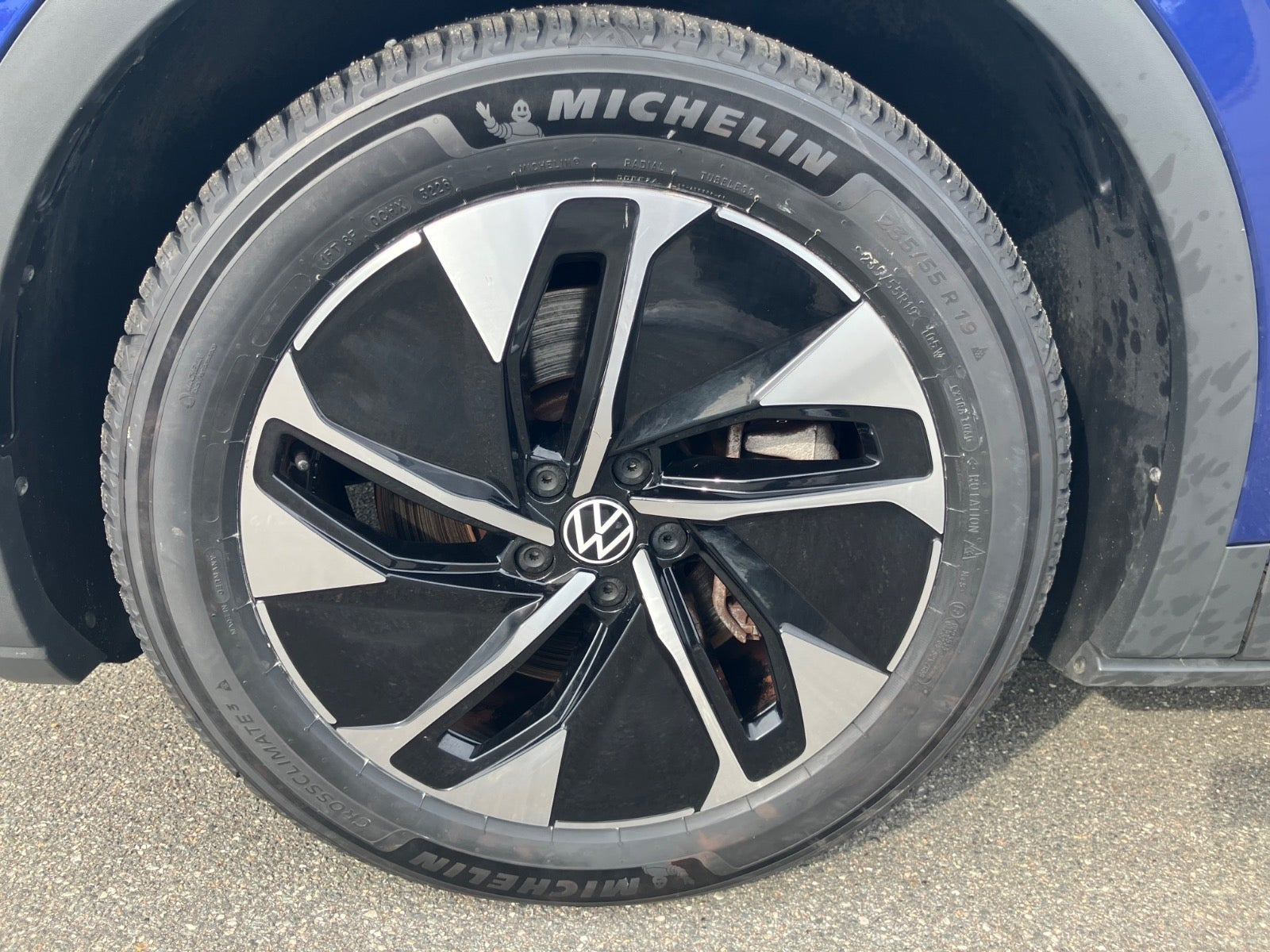 Blå VW ID.4 fra 2023