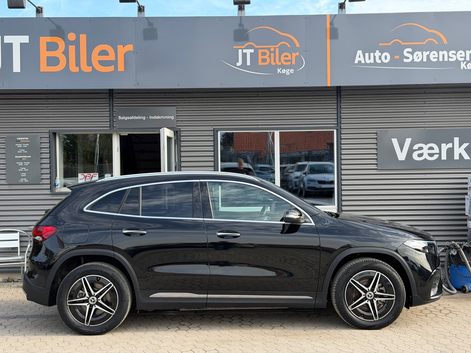 Sort Mercedes EQA250+ fra 2023