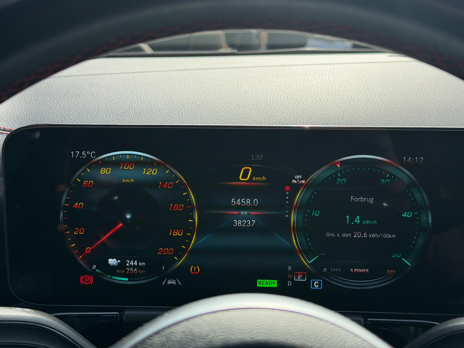 Sort Mercedes EQA250+ fra 2023