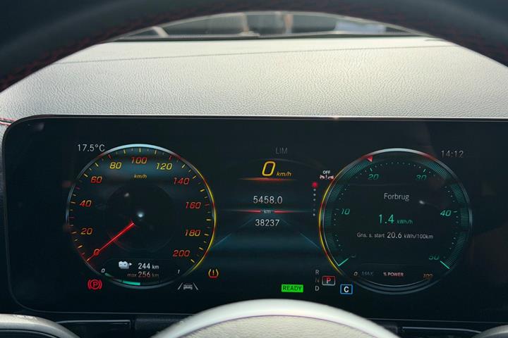 Sort Mercedes EQA250+ fra 2023