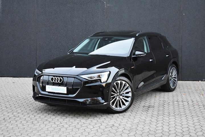 Sort Audi e-tron fra 2022 set udefra