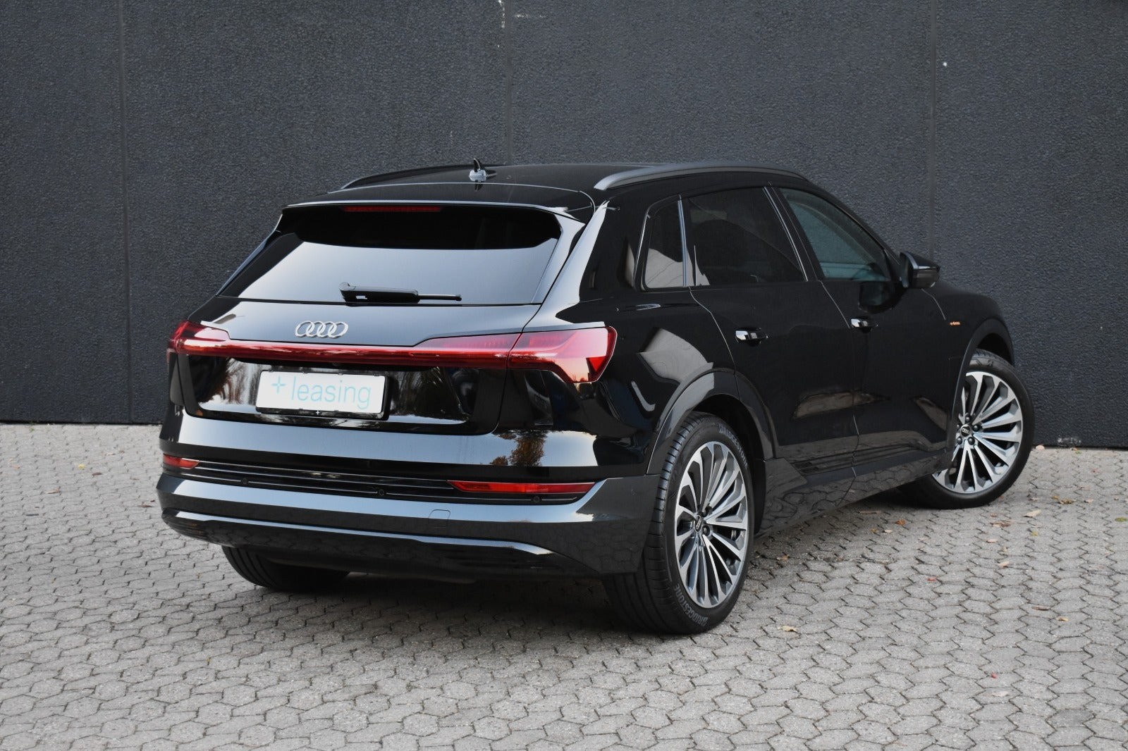 Sort Audi e-tron fra 2022