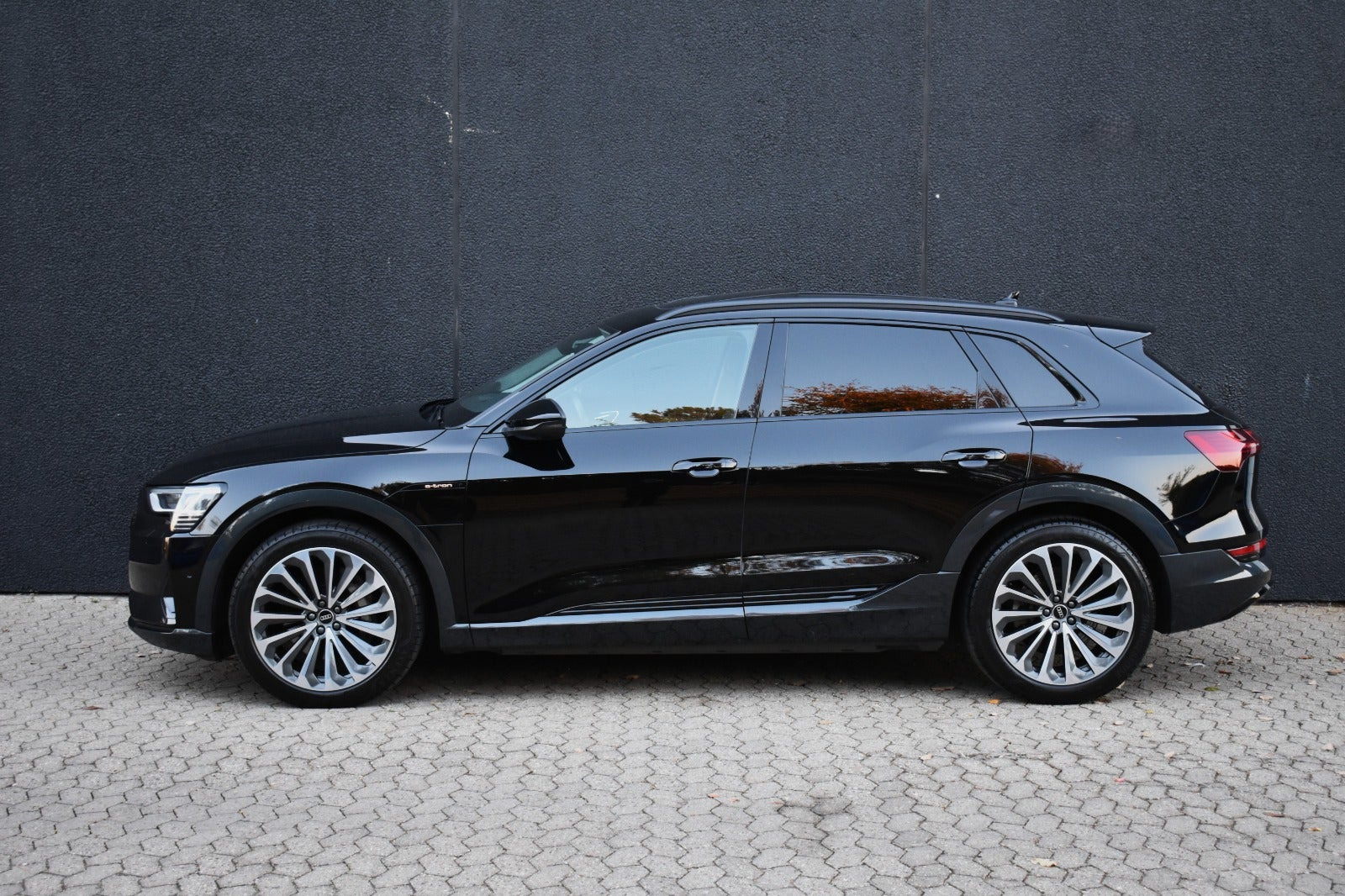 Sort Audi e-tron fra 2022