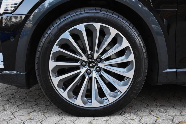 Sort Audi e-tron fra 2022