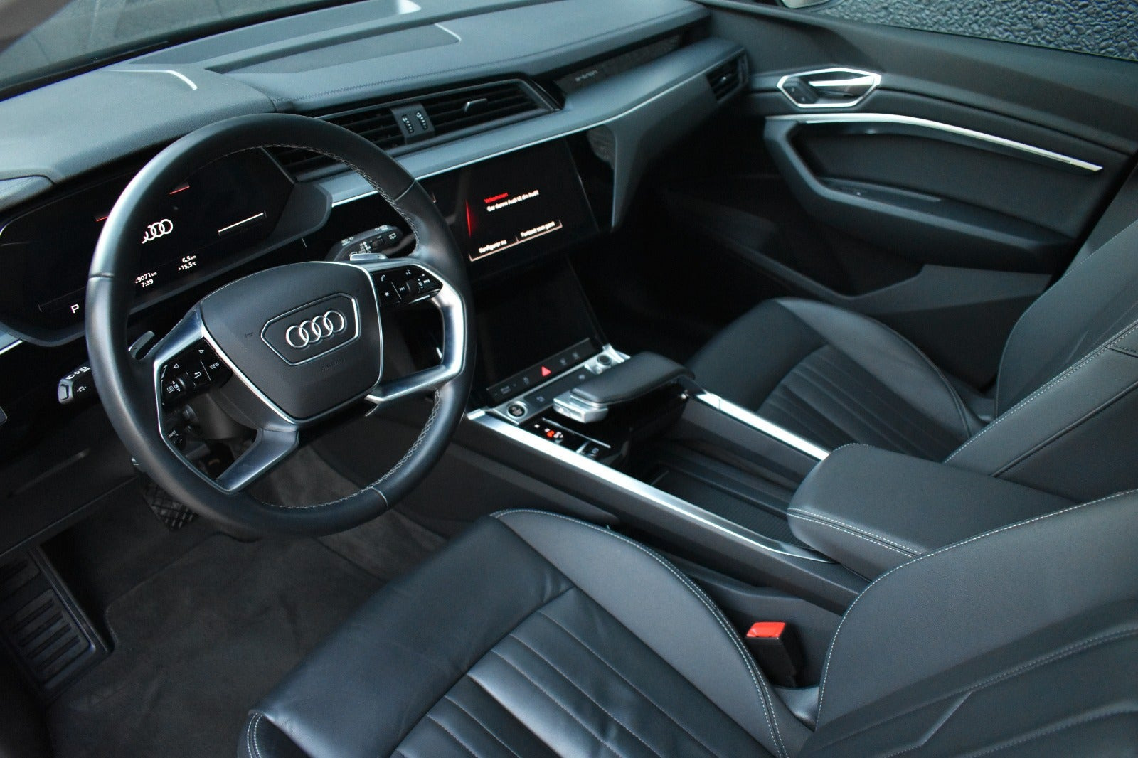 Sort Audi e-tron fra 2022