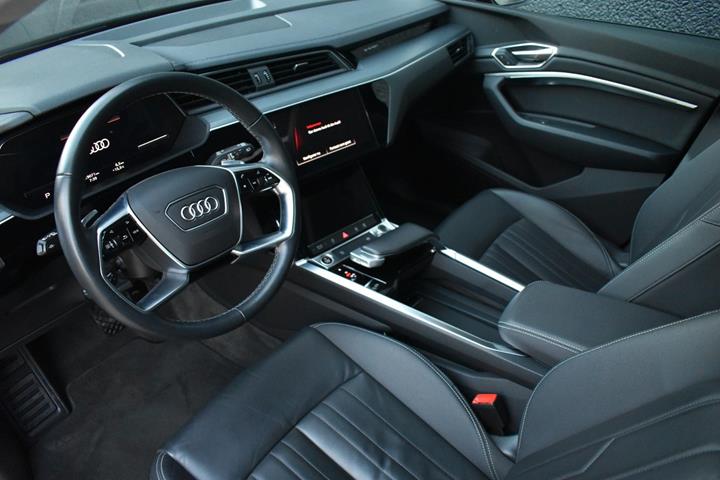 Sort Audi e-tron fra 2022