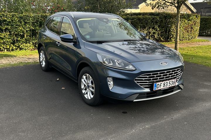 Blå Ford Kuga fra 2022