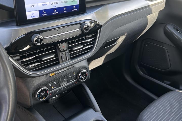 Blå Ford Kuga fra 2022
