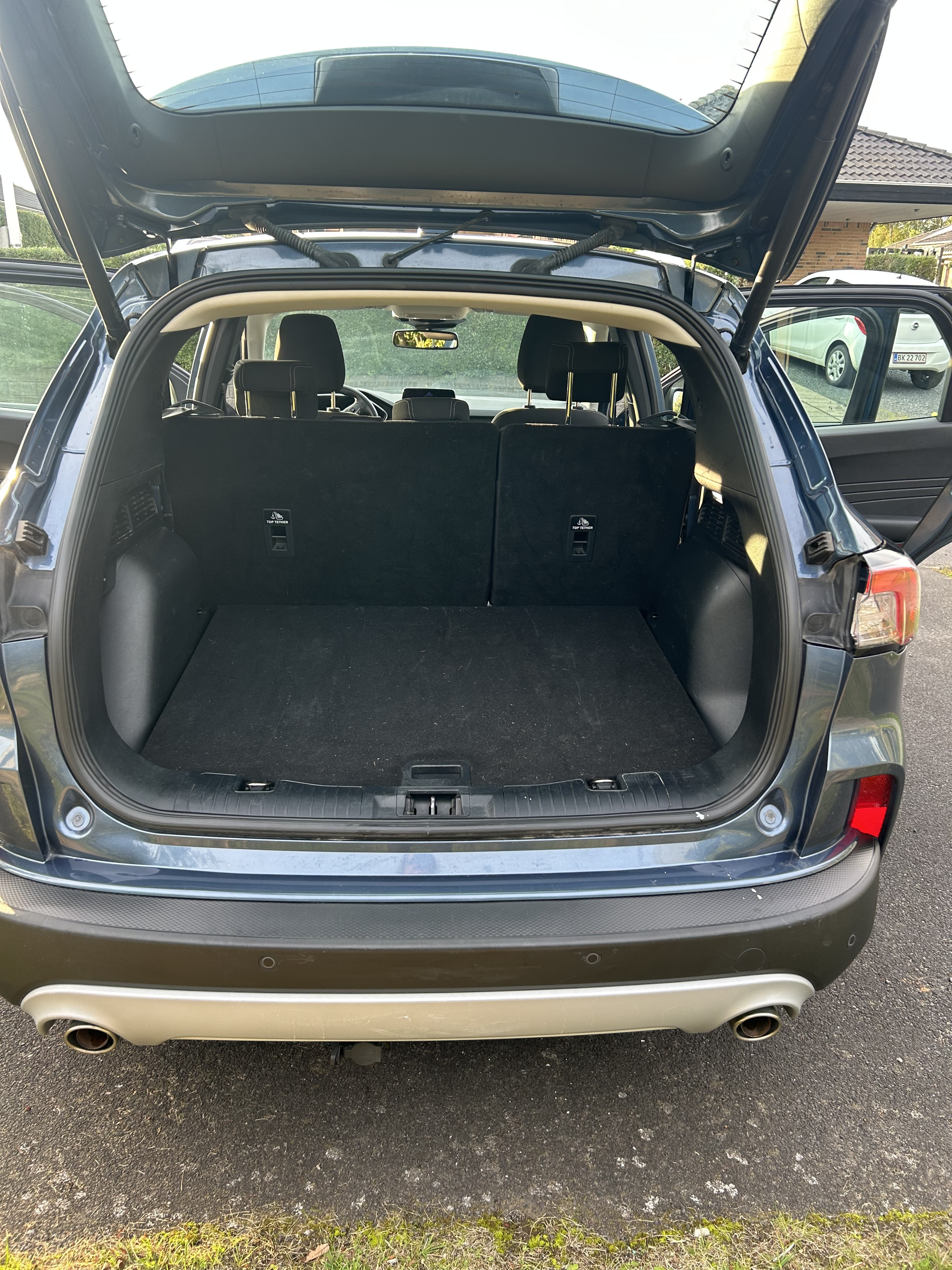 Blå Ford Kuga fra 2022