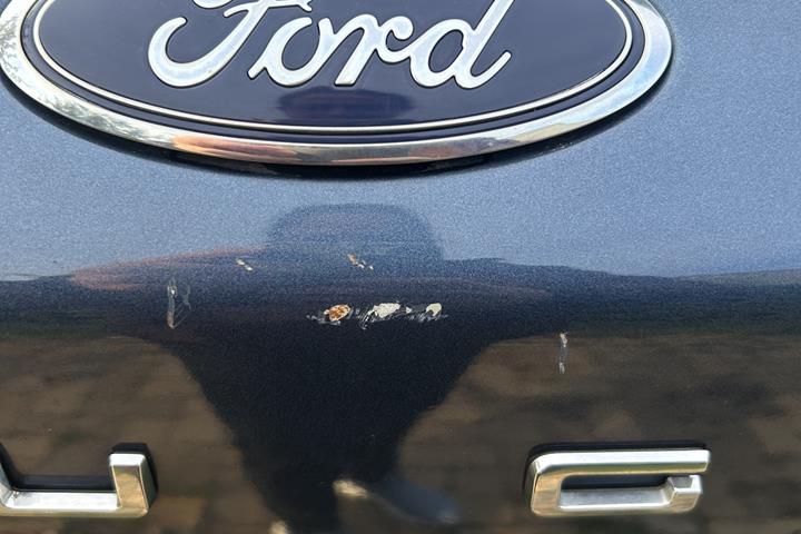 Blå Ford Kuga fra 2022