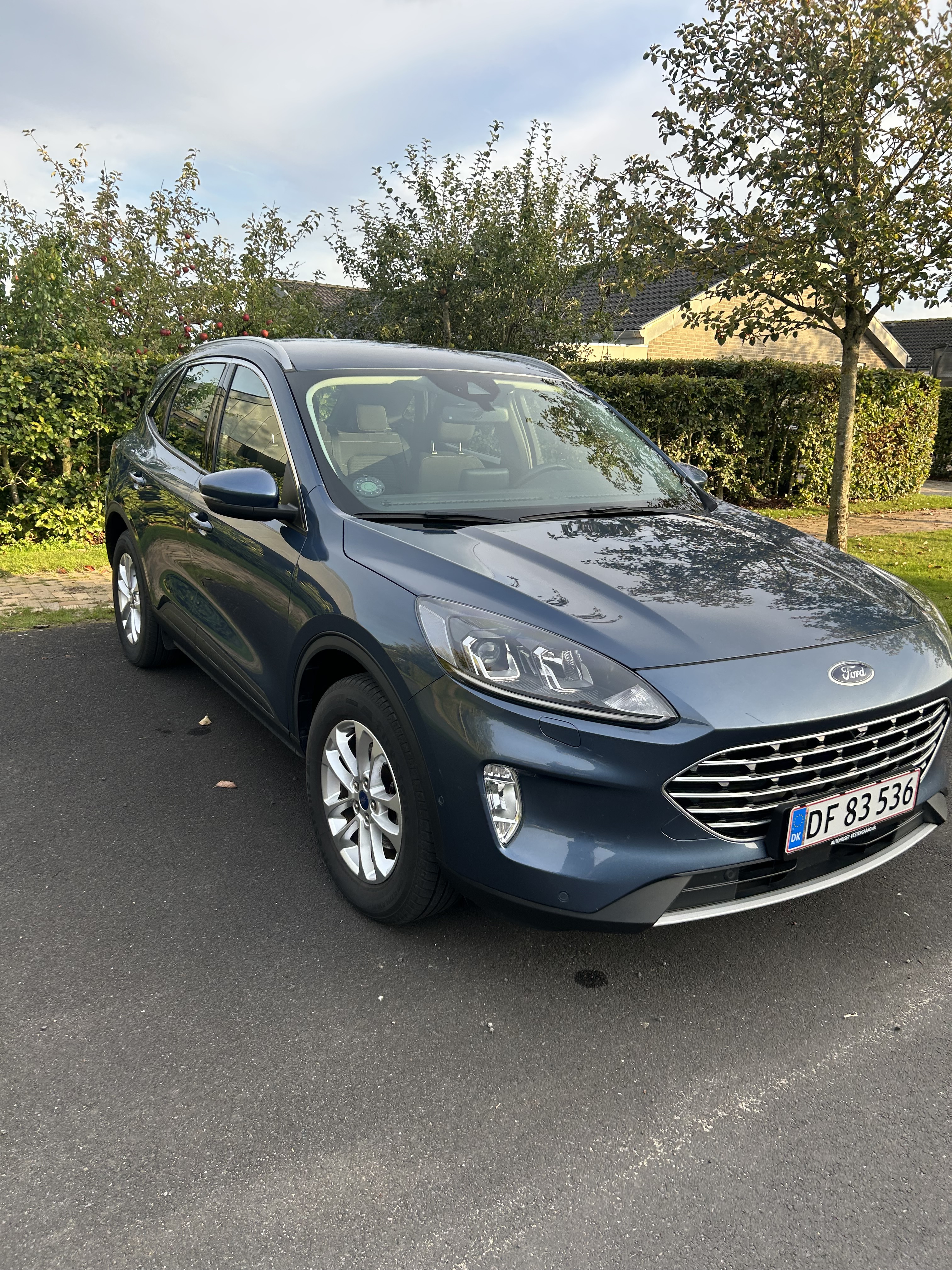 Blå Ford Kuga fra 2022