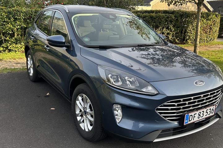Blå Ford Kuga fra 2022