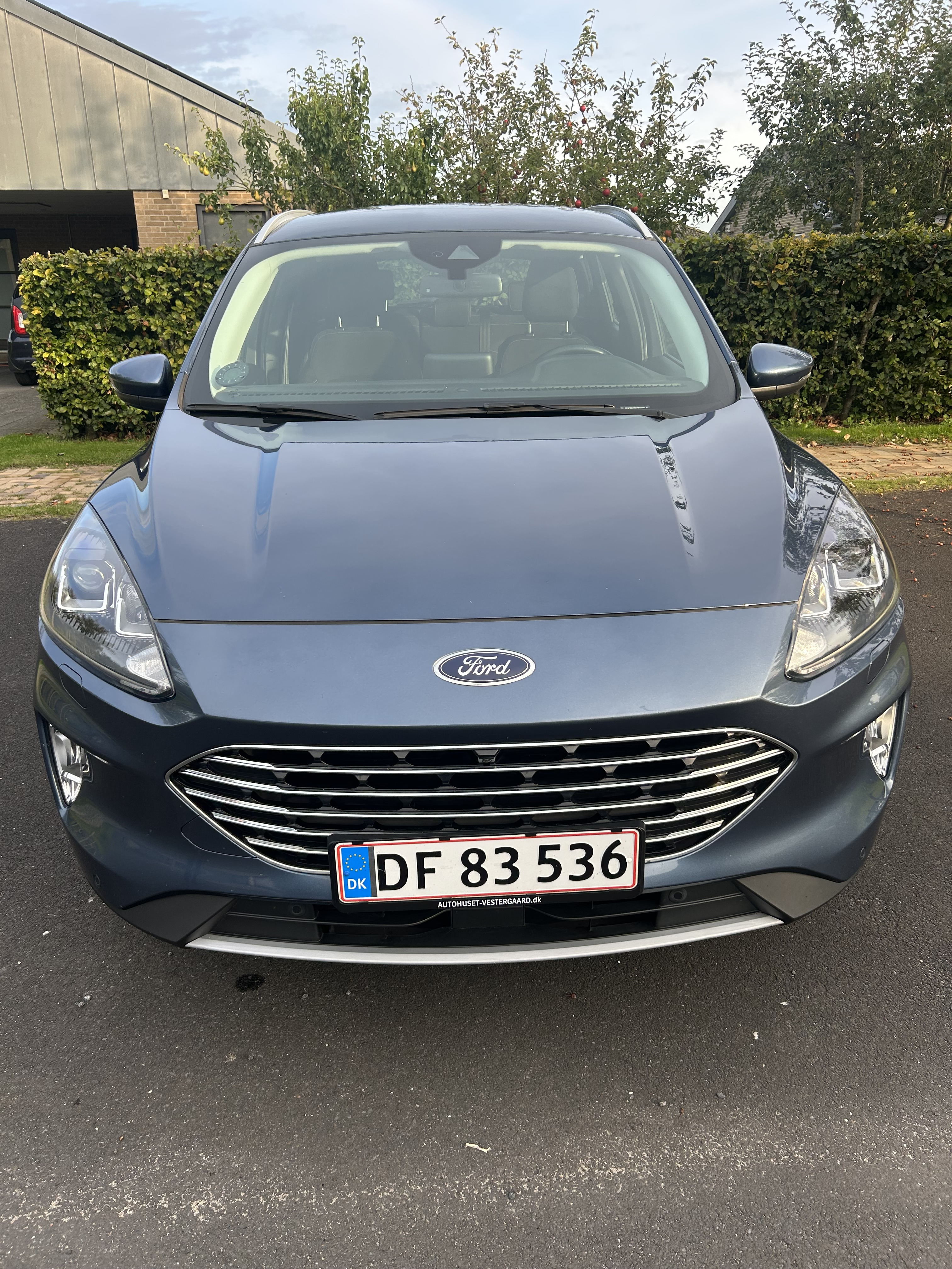 Blå Ford Kuga fra 2022