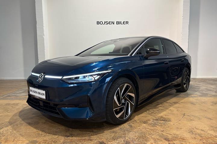 Blå VW ID.7 fra 2024 set udefra