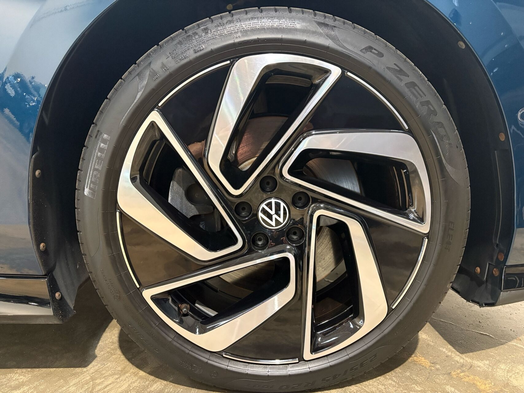 Blå VW ID.7 fra 2024