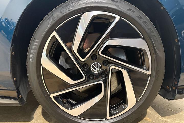 Blå VW ID.7 fra 2024
