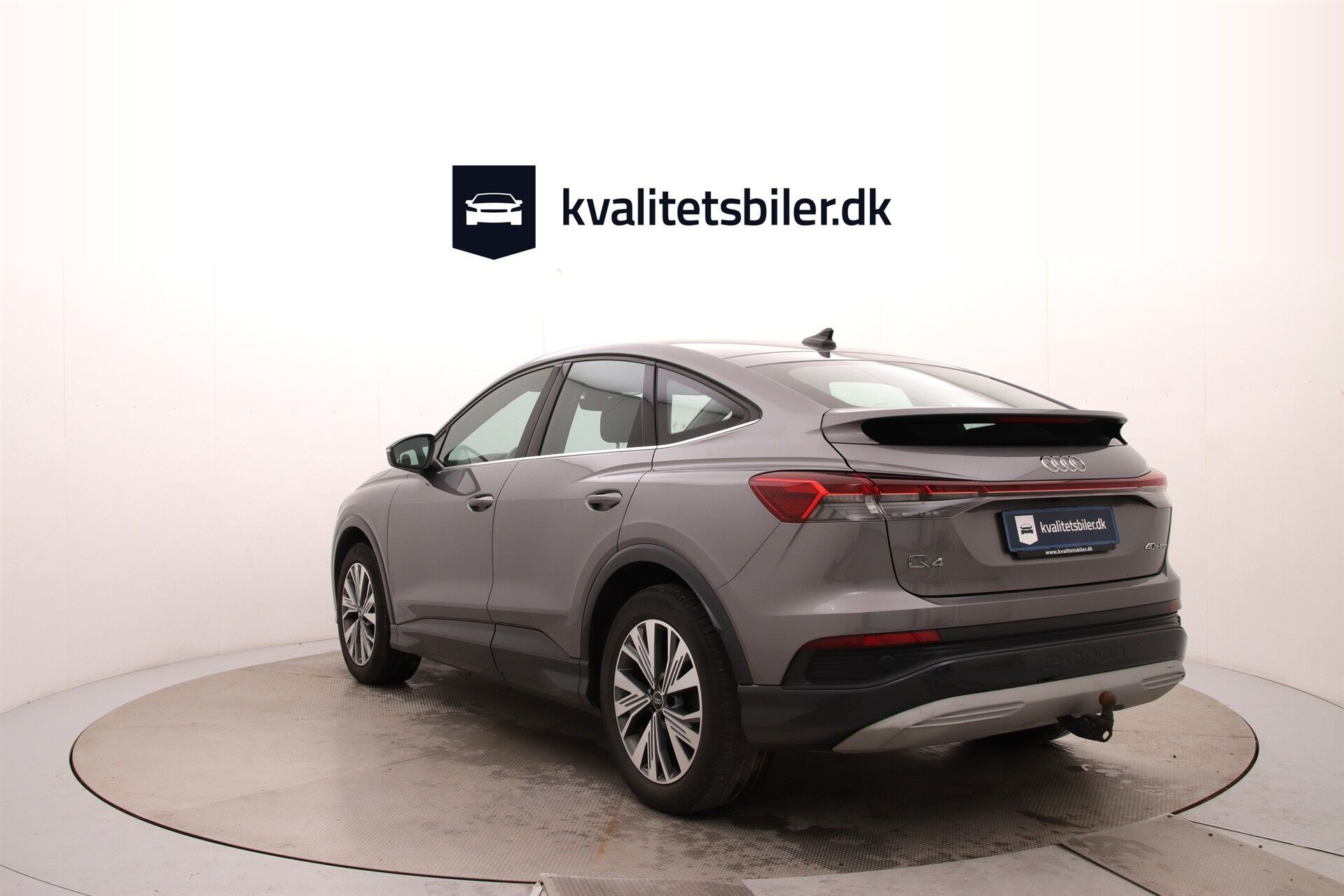 Grå Audi Q4 fra 2023