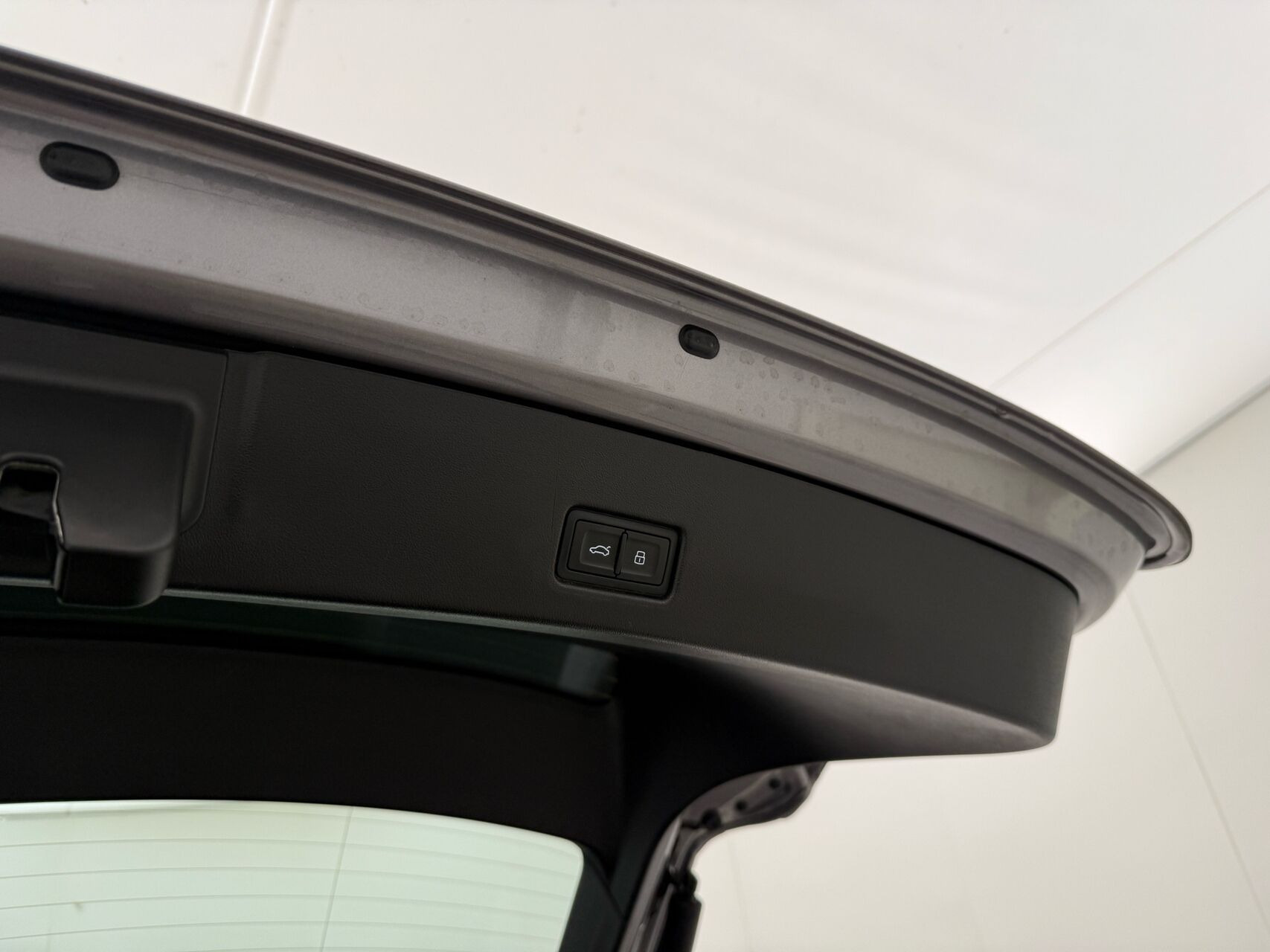 Grå Audi Q4 fra 2023