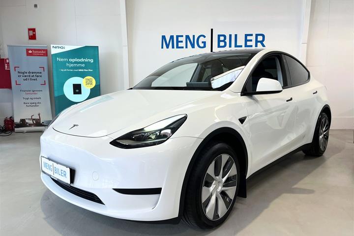 Hvid Tesla Model Y fra 2023