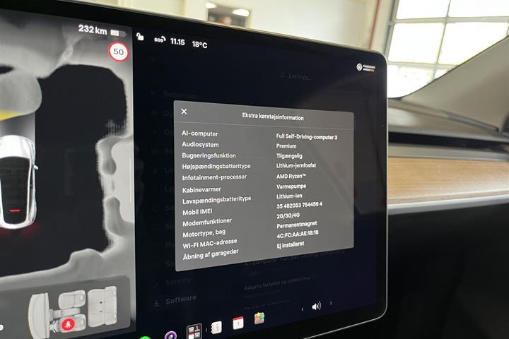 Hvid Tesla Model Y fra 2023