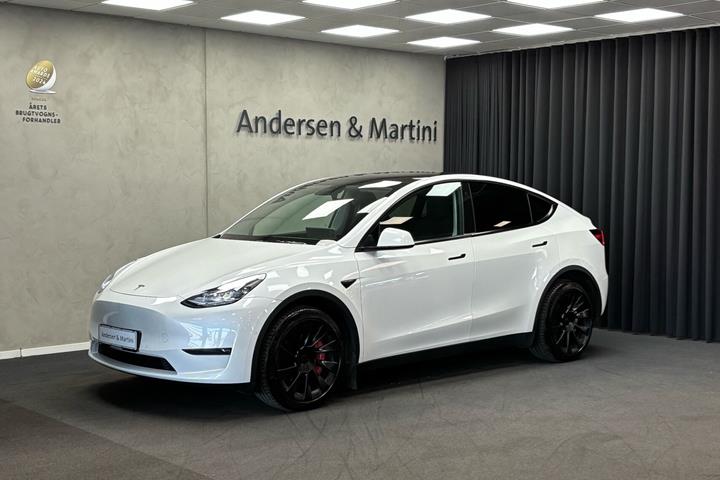 Hvid Tesla Model Y fra 2022