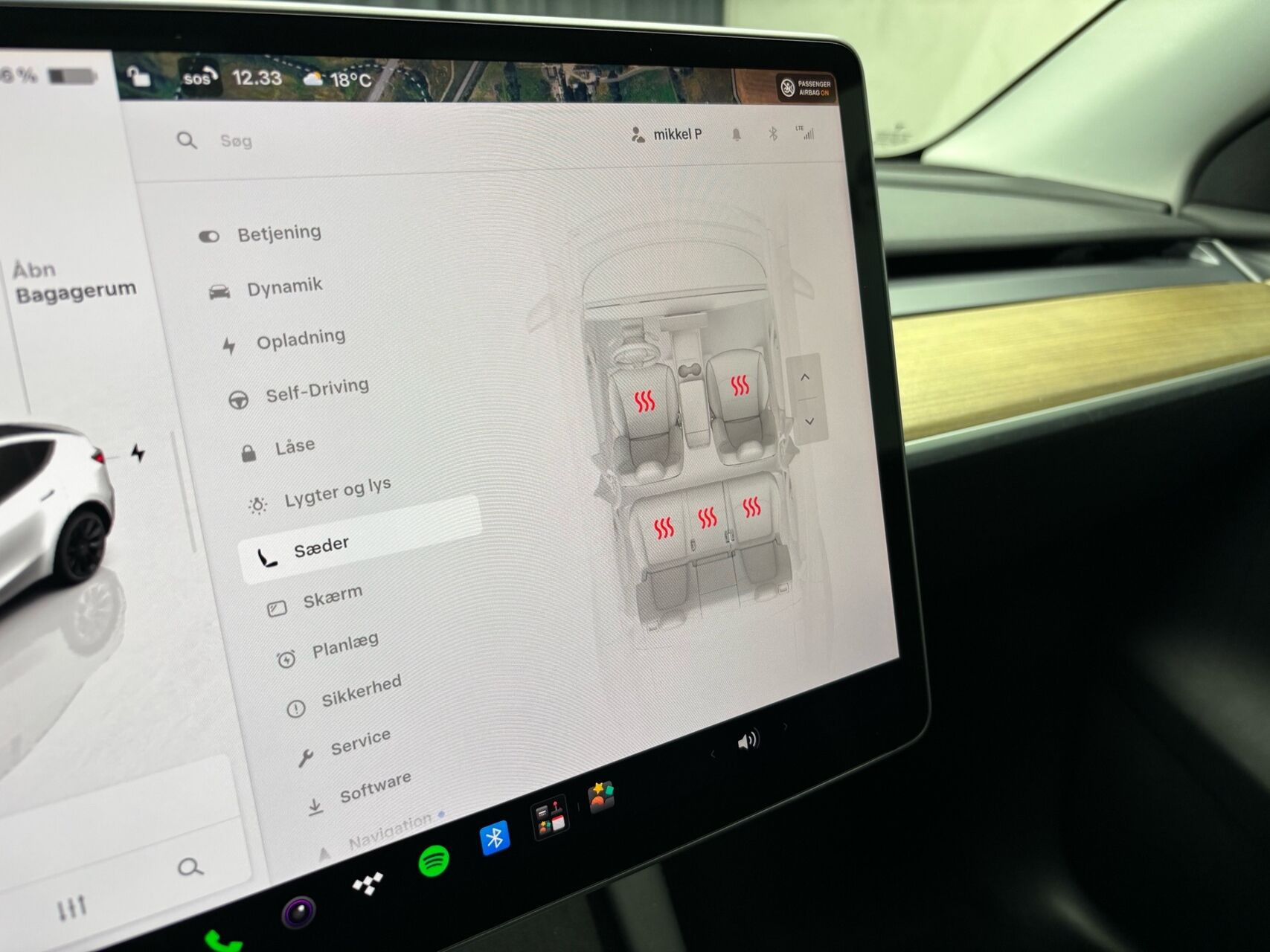 Hvid Tesla Model Y fra 2022