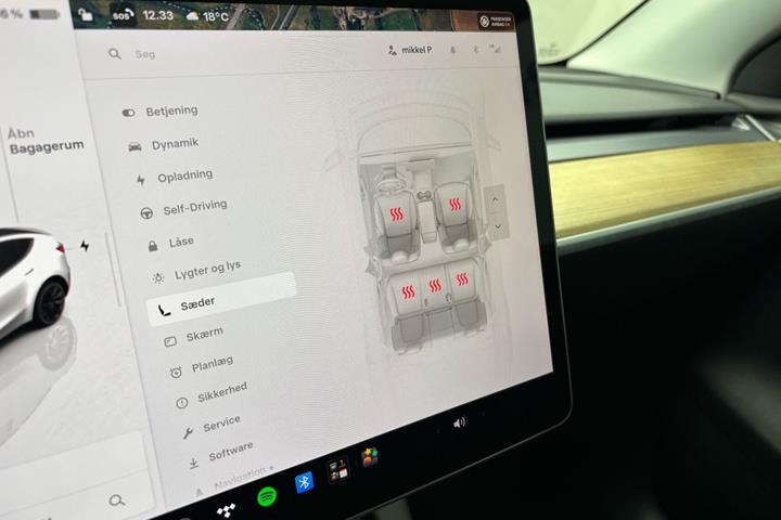Hvid Tesla Model Y fra 2022