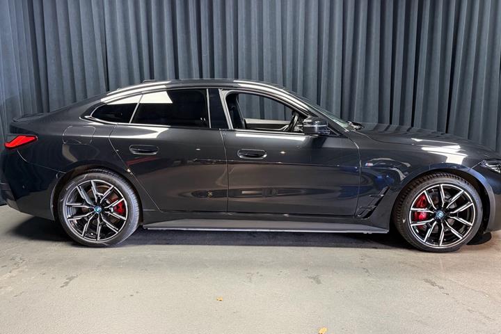Sort BMW i4 fra 2023