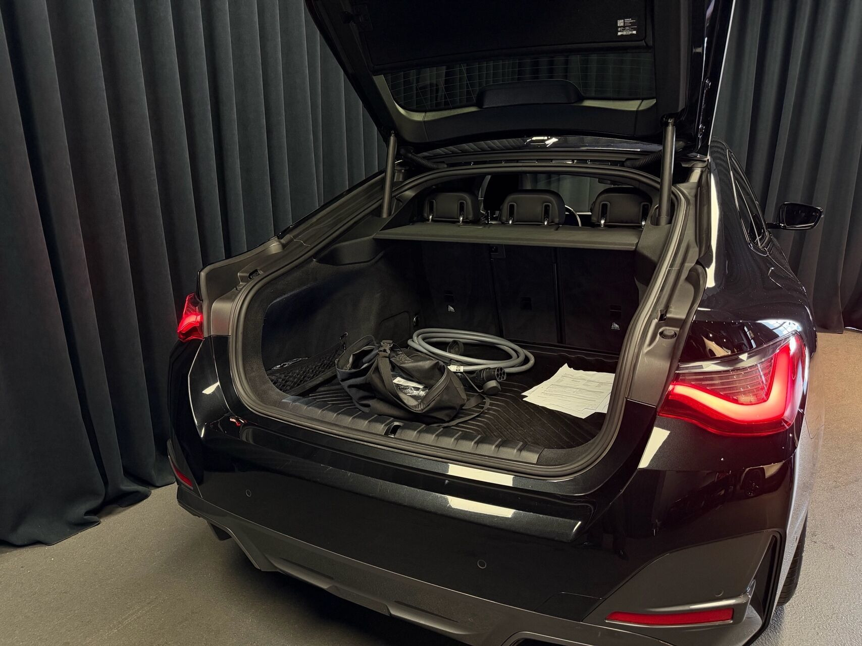 Sort BMW i4 fra 2023