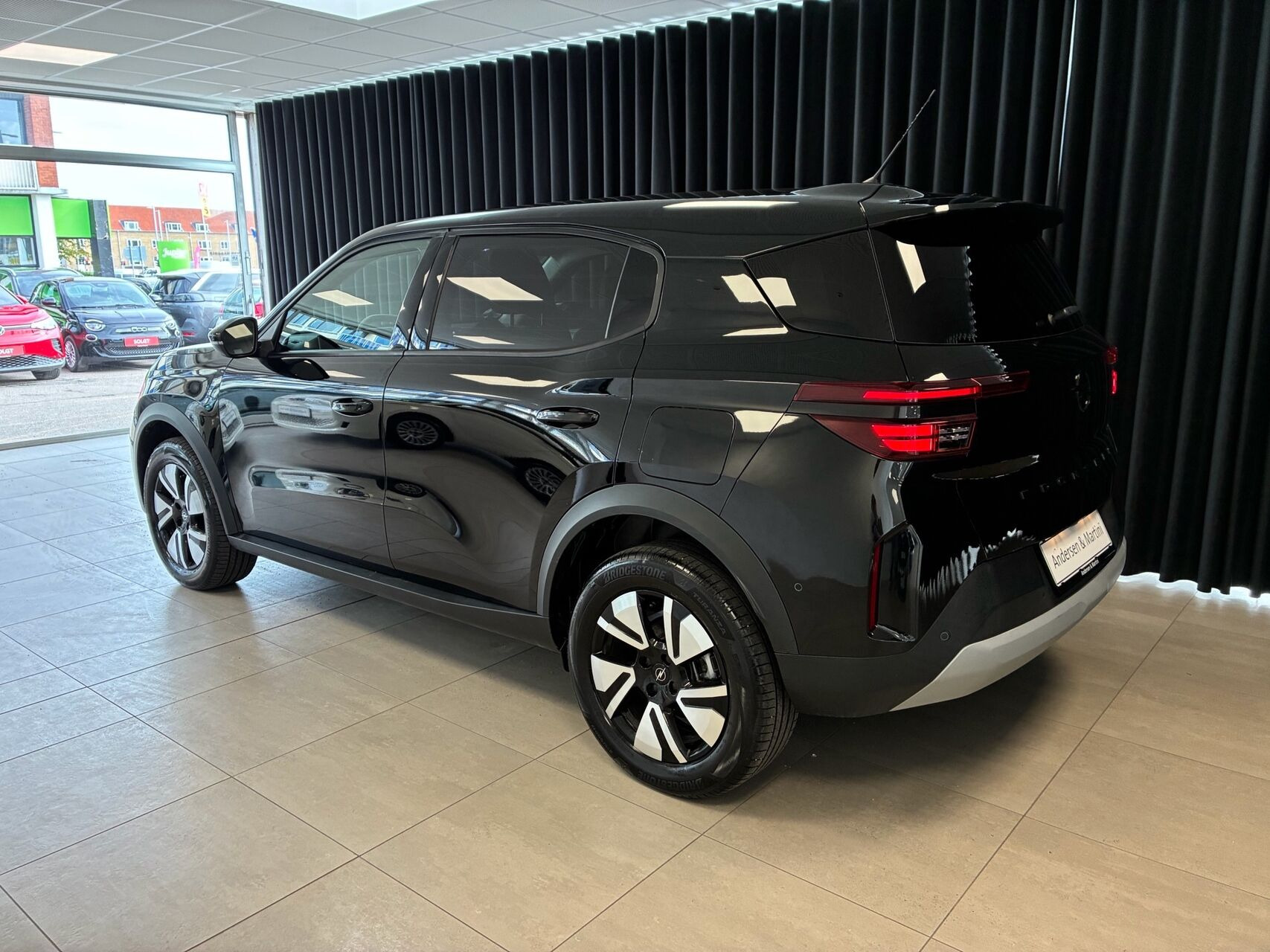 Sort Opel Frontera fra 2025