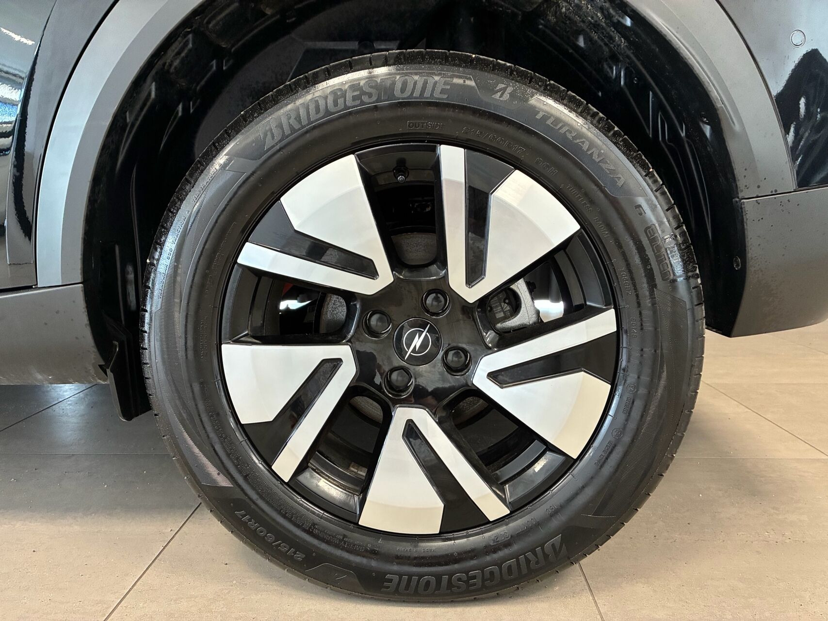 Sort Opel Frontera fra 2025