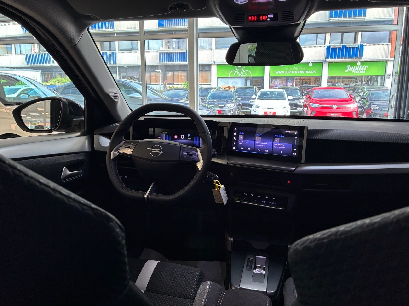 Sort Opel Frontera fra 2025